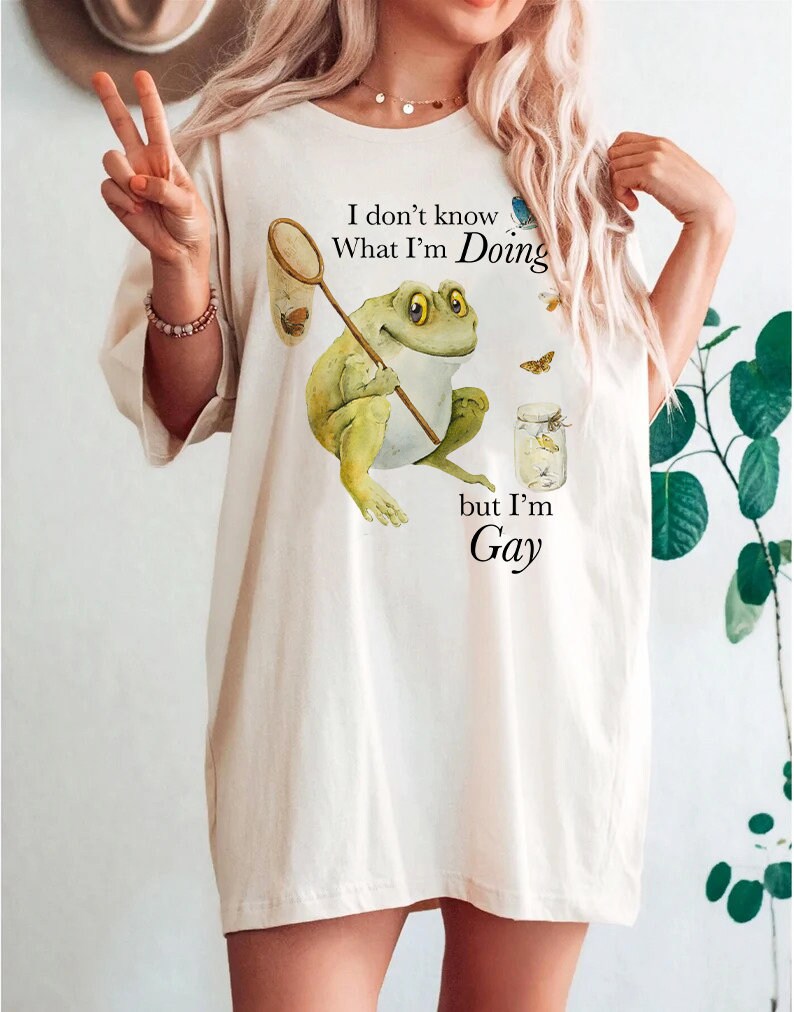 I don't know what I'm doing but I'm gay shirt | funny gay shirt | funny lgbt shirt | funny lesbian shirt | nonbinary frog | bisexual gift
