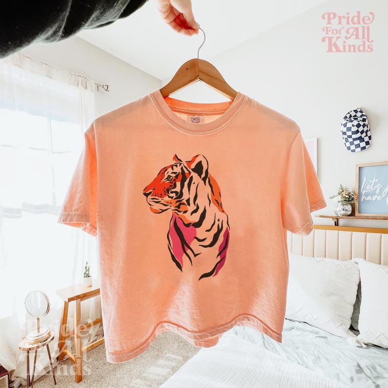 subtle lesbian | pride crop top | gay crop top | lesbian subtle | femme lesbian | lesbian fashion | lesbian top | funny lesbian | sapphic