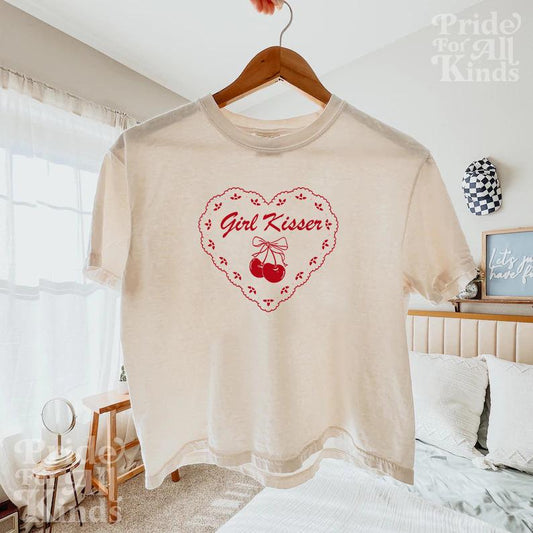 girl kisser crop top